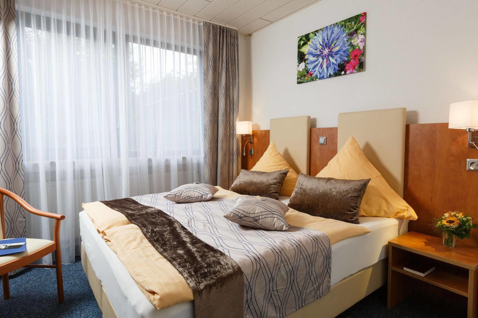 Hotel Am Sonnenhang Kassel Exterior photo